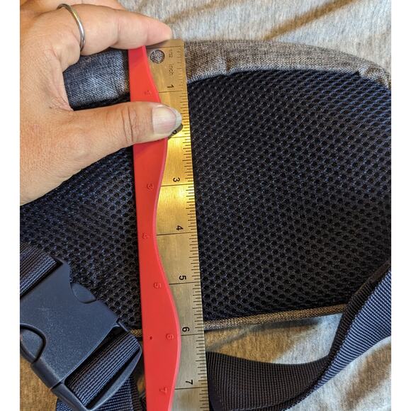 NWT Converse All Star Chuck Taylor Grey/ Multi Crossbody, Fanny Pack, Waist Bag - Picture 10 of 13